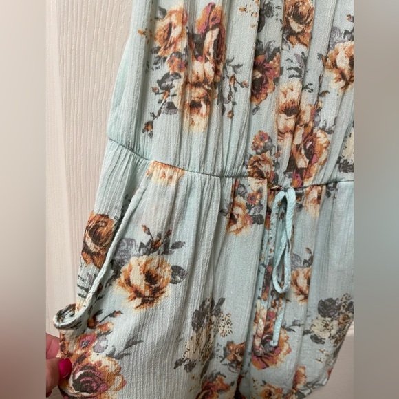 ZUMIEZ LUNA CHIX Floral Lightweight Spaghetti Strap Romper Size Meduim - Picture 3 of 5